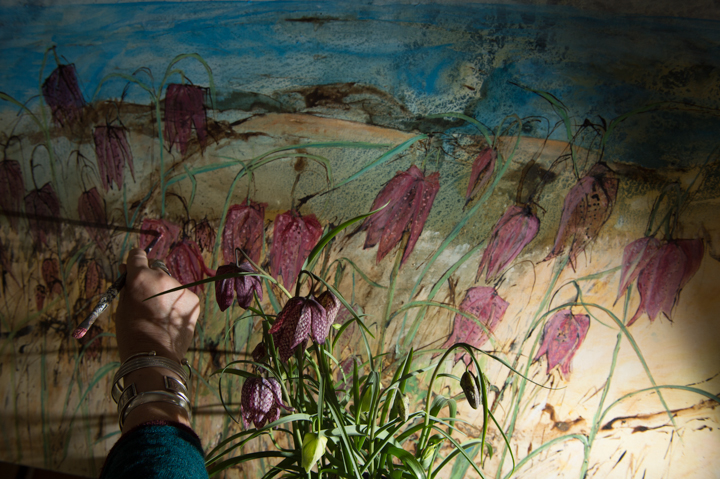 The hand and paint brush of Catherine Forshall painting Snakes head fritillary